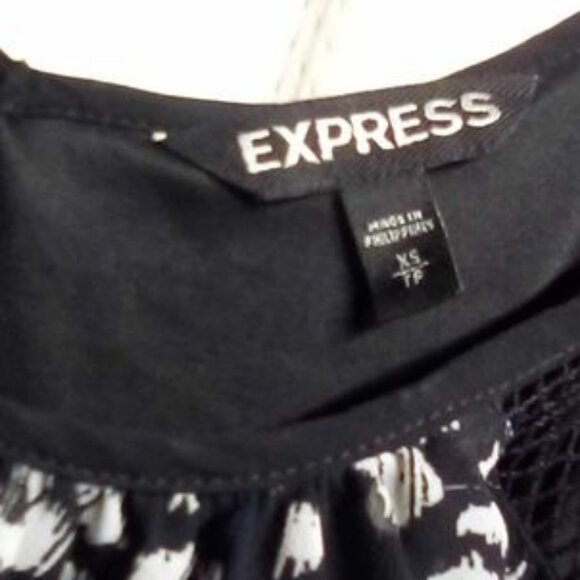 Express Black & White Abstract Print Flowy Trapeze Dress - Picture 4 of 4